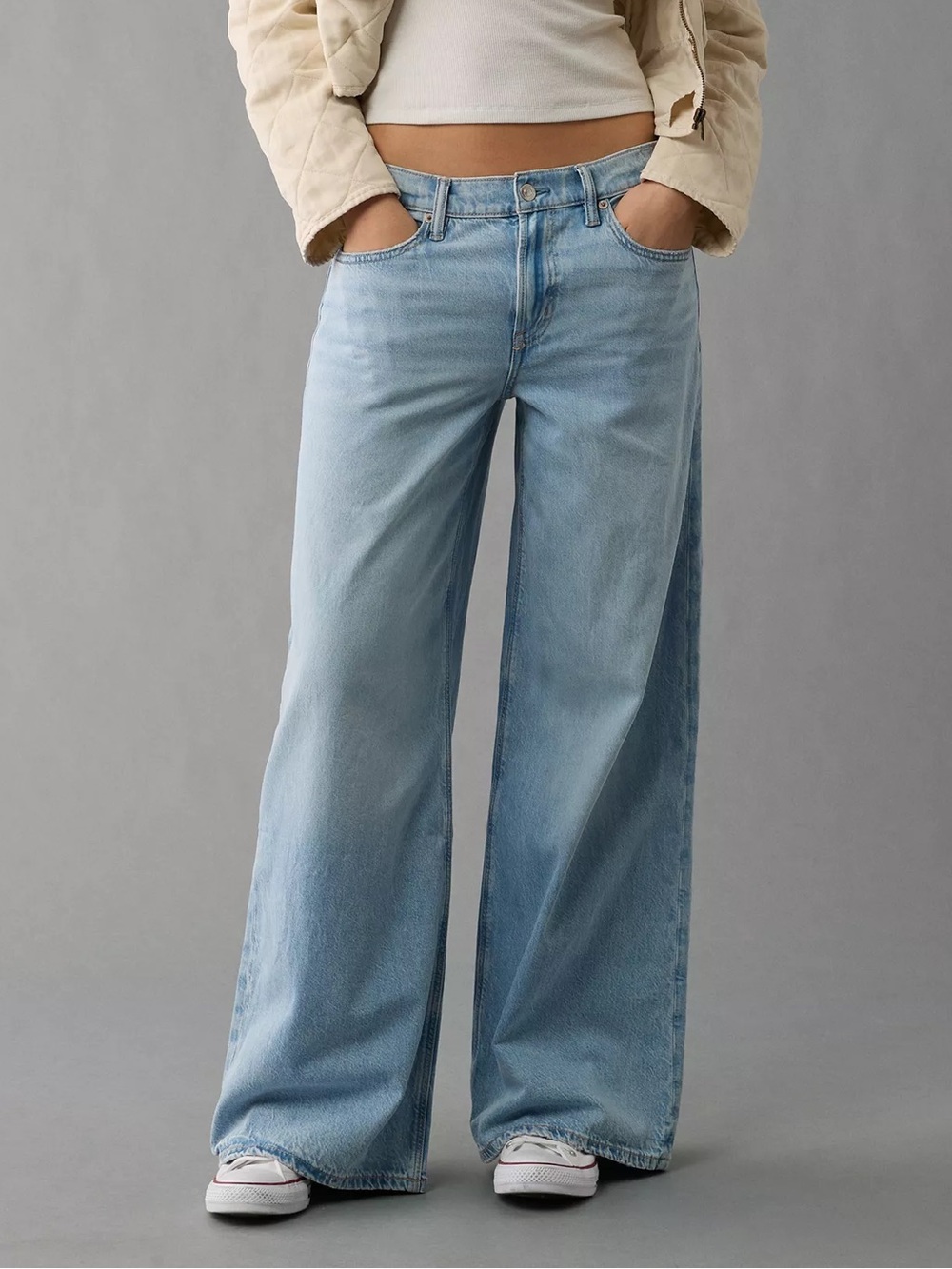 American Eagle Low Rise Ultra Wide Leg Jeans